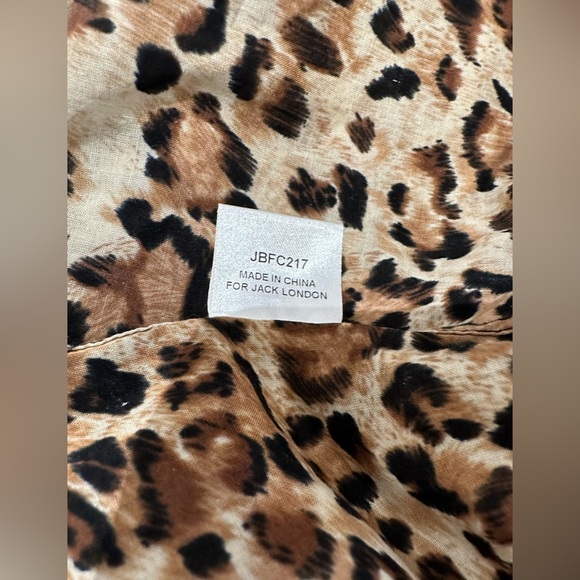 Jack London 💯% cotton leopard print shirt 🐆 - Picture 6 of 6